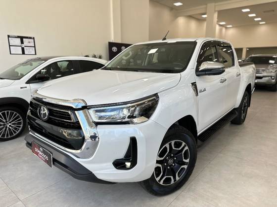 TOYOTA HILUX 2.8 D-4D TURBO DIESEL CD SRX 4X4 AUTOMÁTICO
